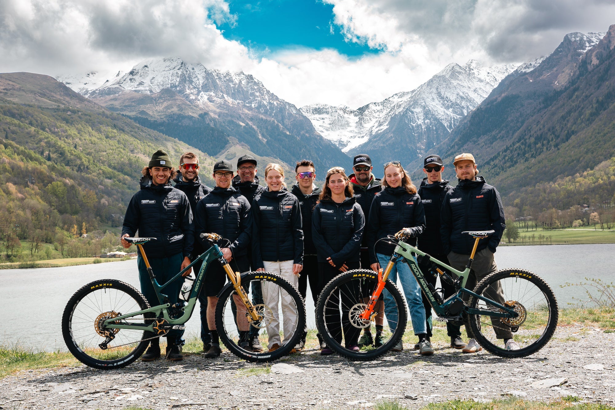 Group picture of Mountain bikers