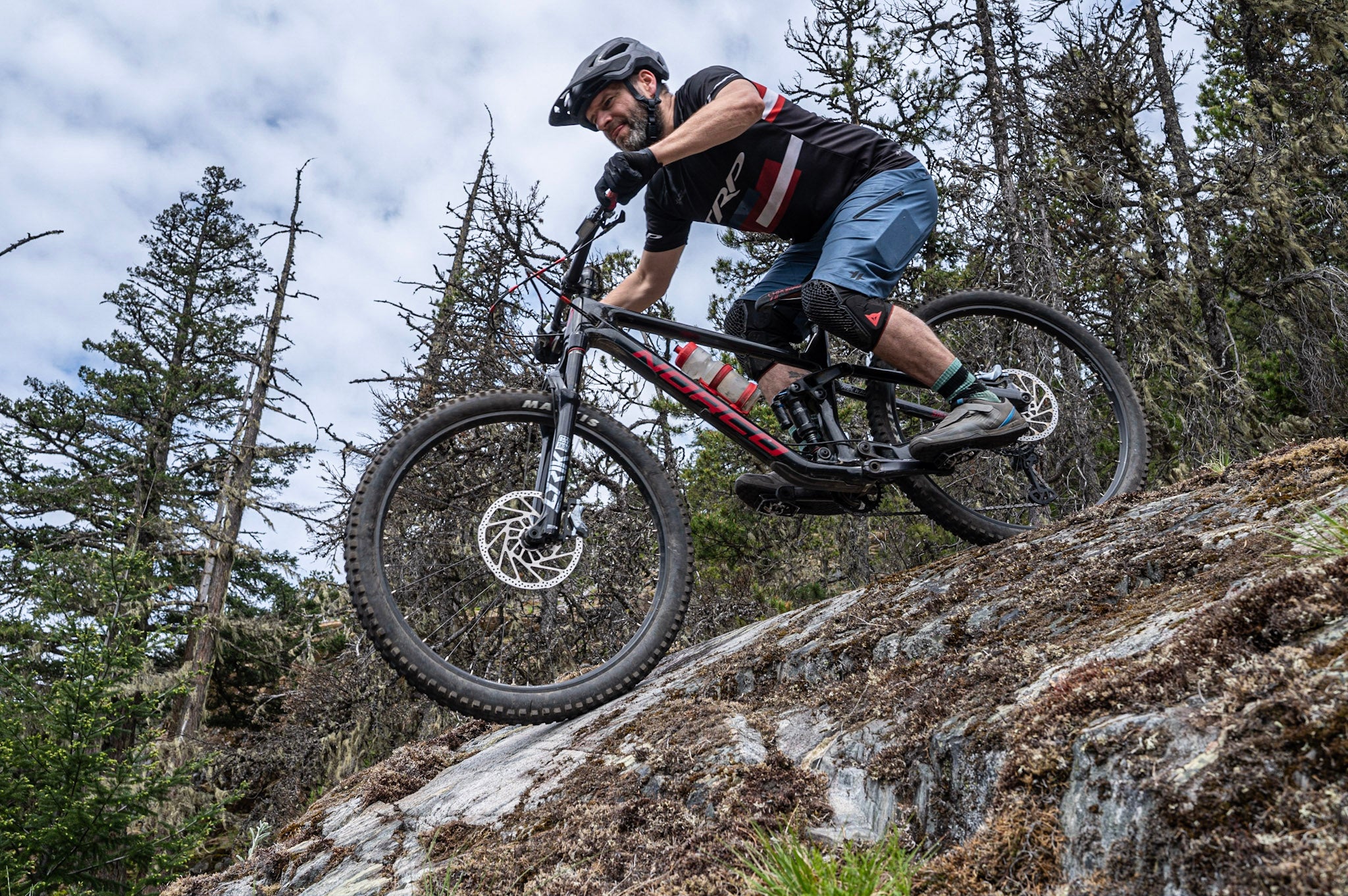 TRP e-MTB components in action riding downhill